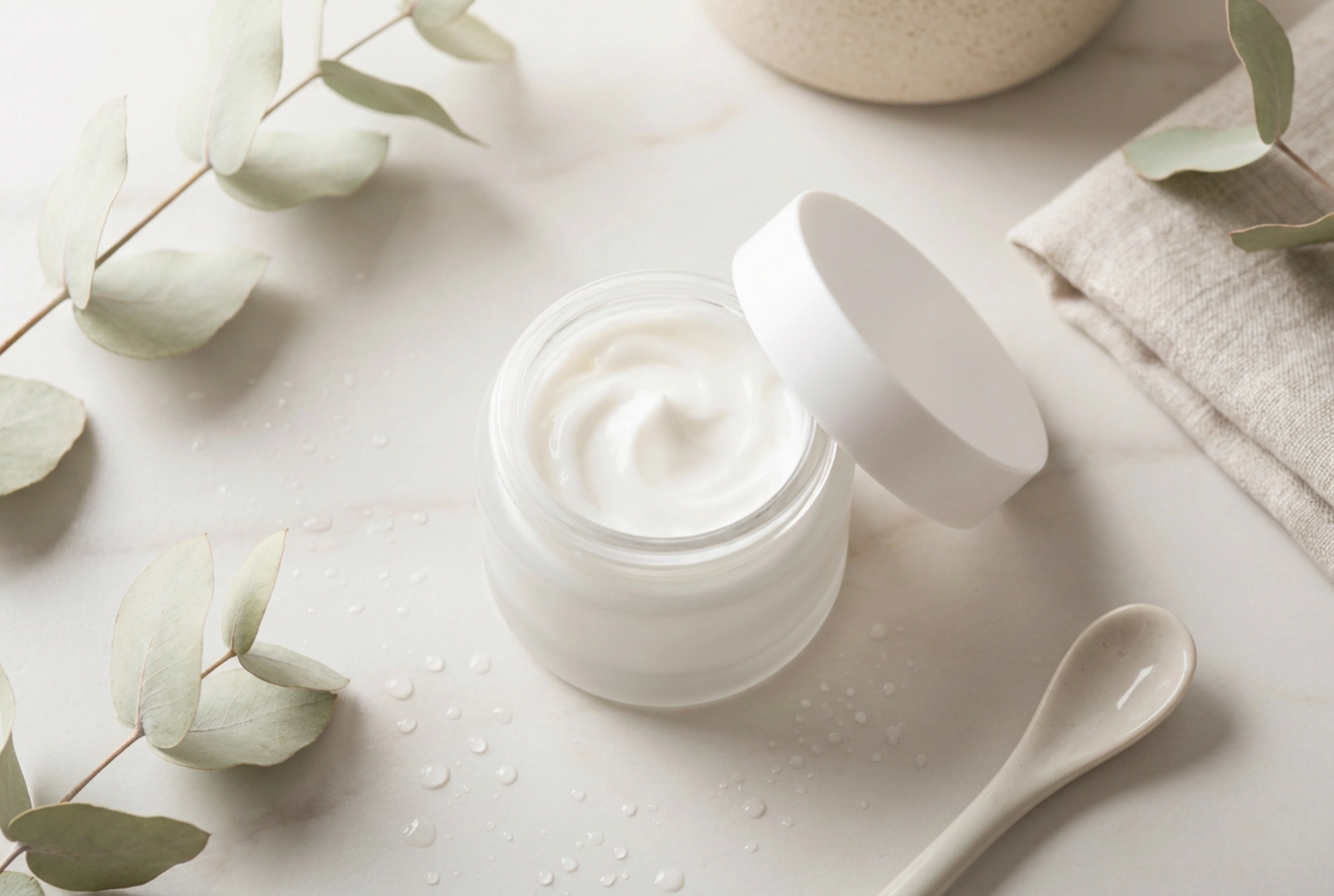 Intenzíven hidratáló krém: mikor érdemes bevezetni és mivel működik a legjobban