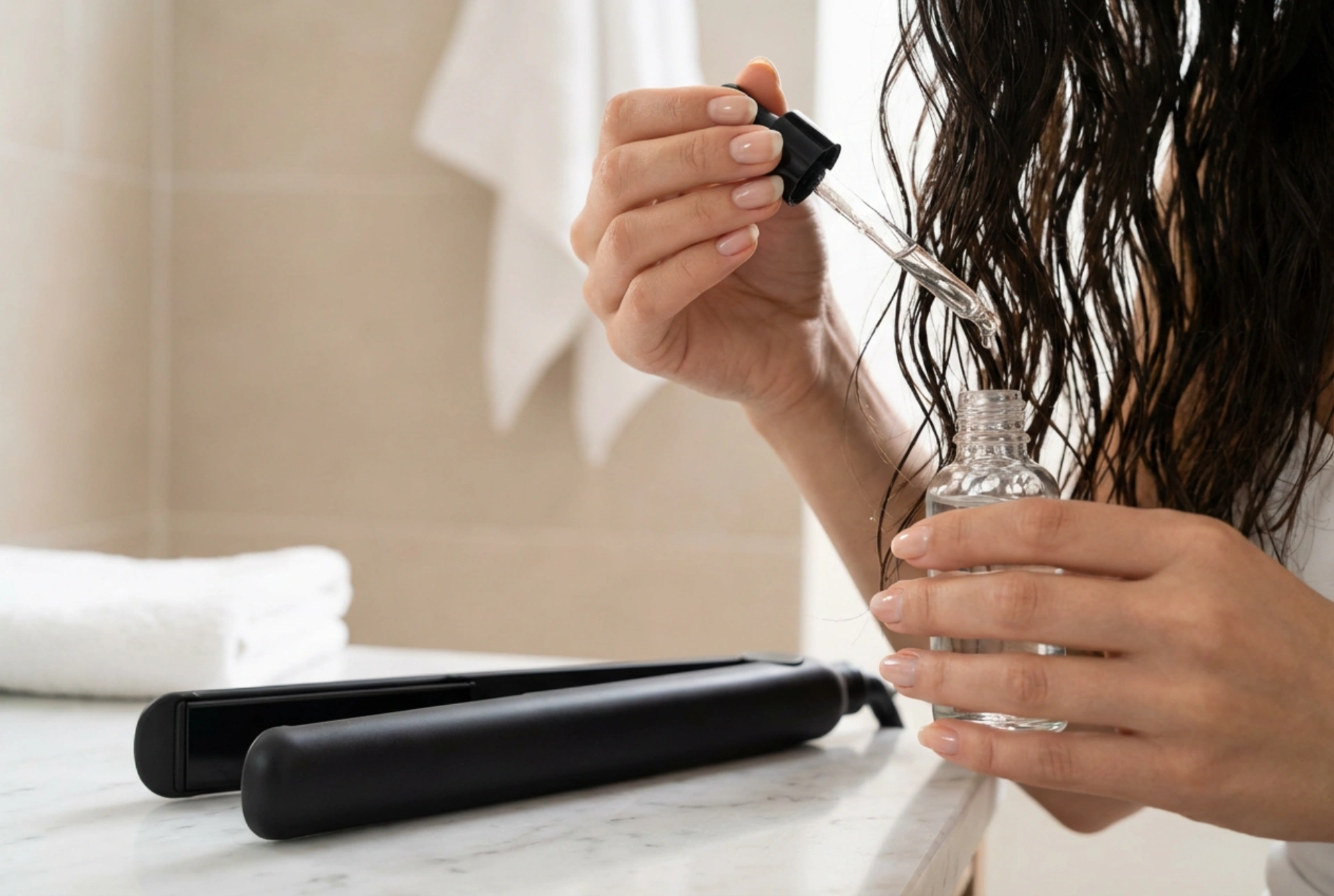 Hajvasaló nedves hajra: mikor használd és hogyan védd a hajszálakat