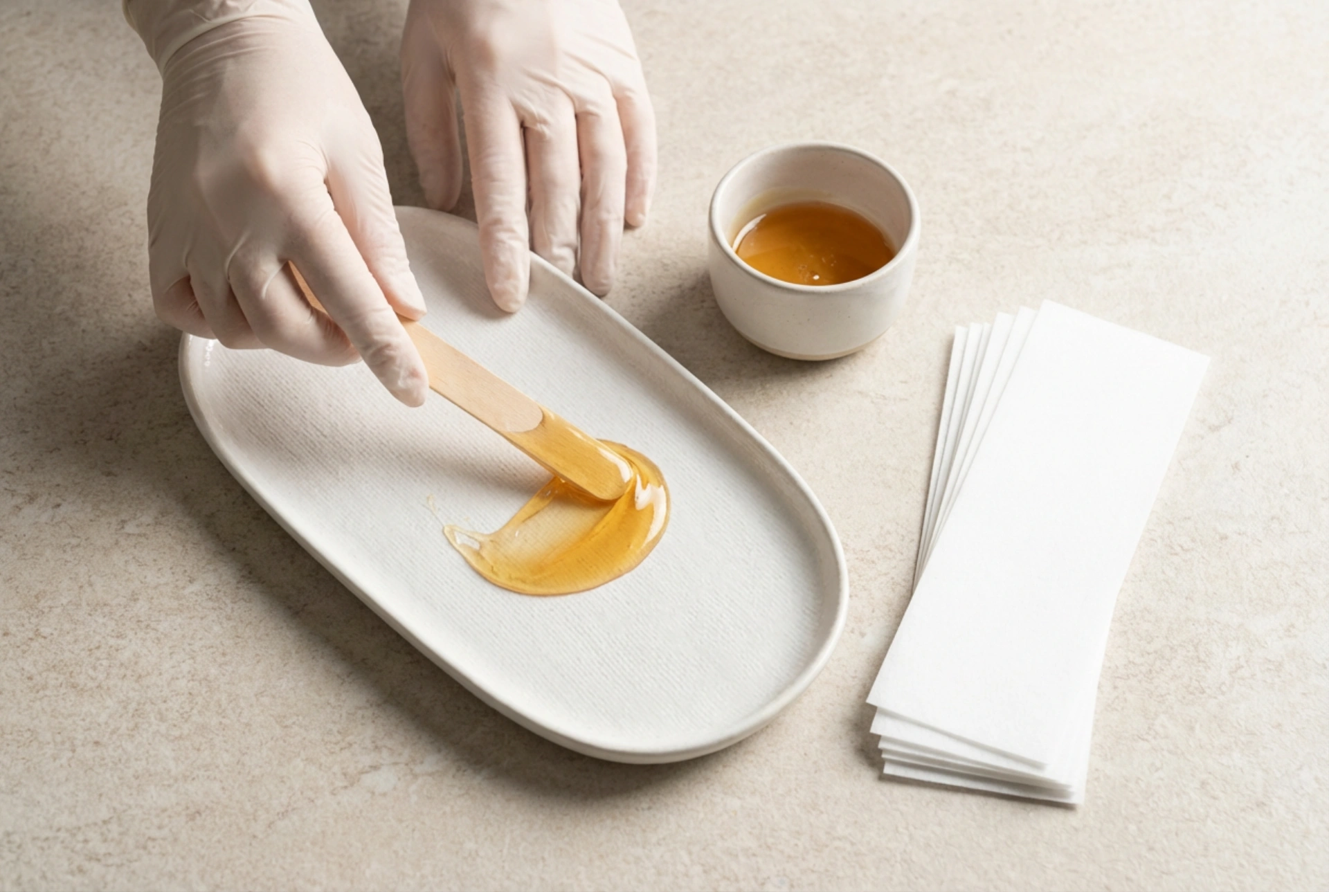 Bikini gyantázás: a gyanta típusai, hőmérséklete és felviteli technikája