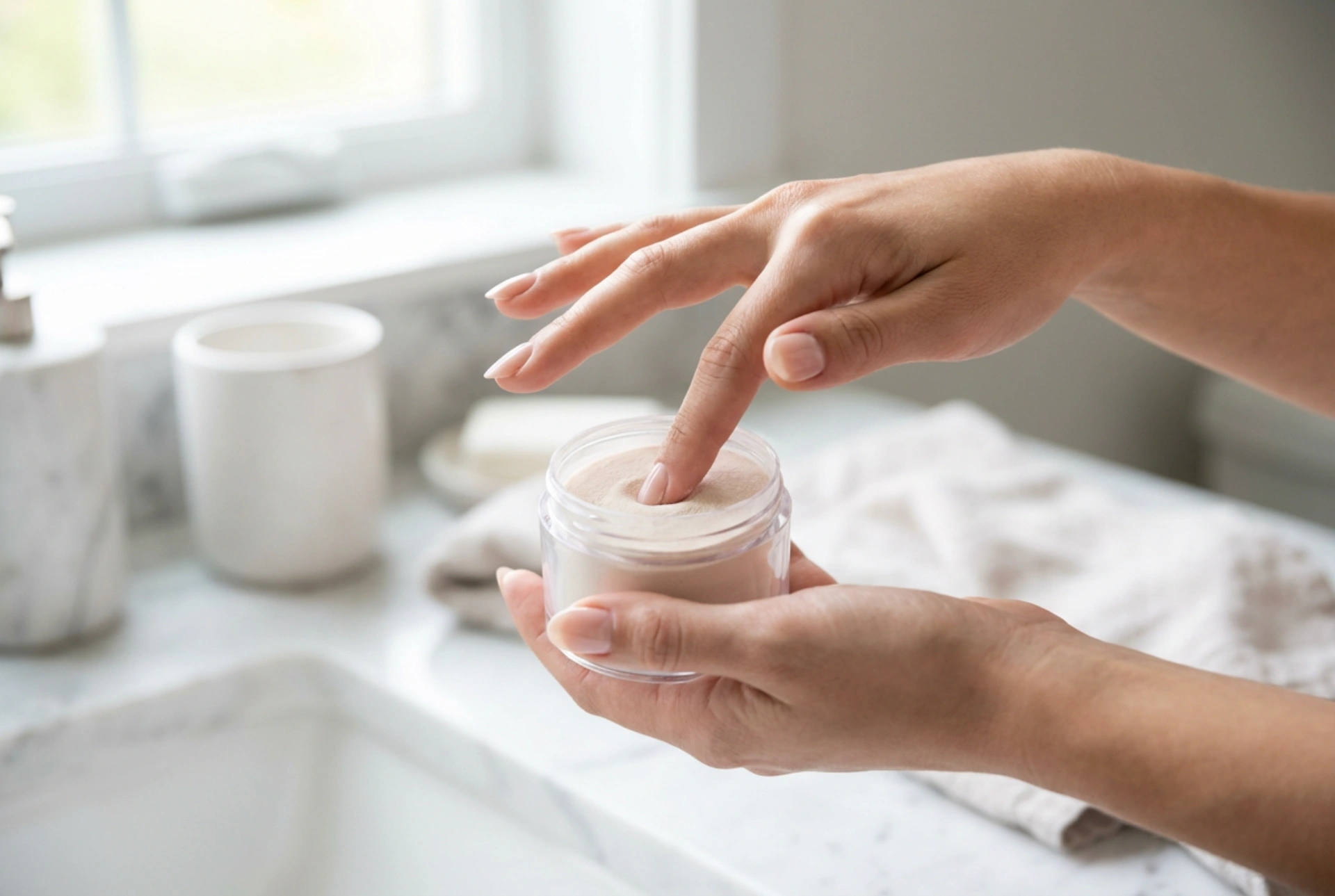 Titán manikűr lépésről lépésre: a körömlemez előkészítése és a bemerítés