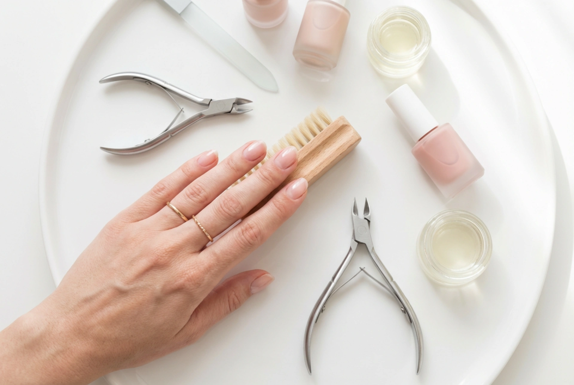 Körömápoló készlet: elemek, amiket érdemes beszerezni, és a használat sorrendje