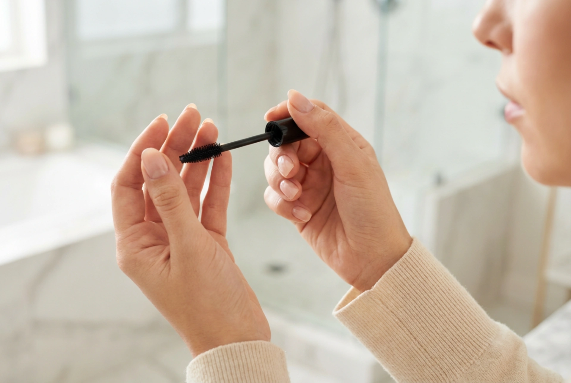 Műszempilla-hatás szempillaspirállal: rétegezés, alapozó és cikk-cakk technika