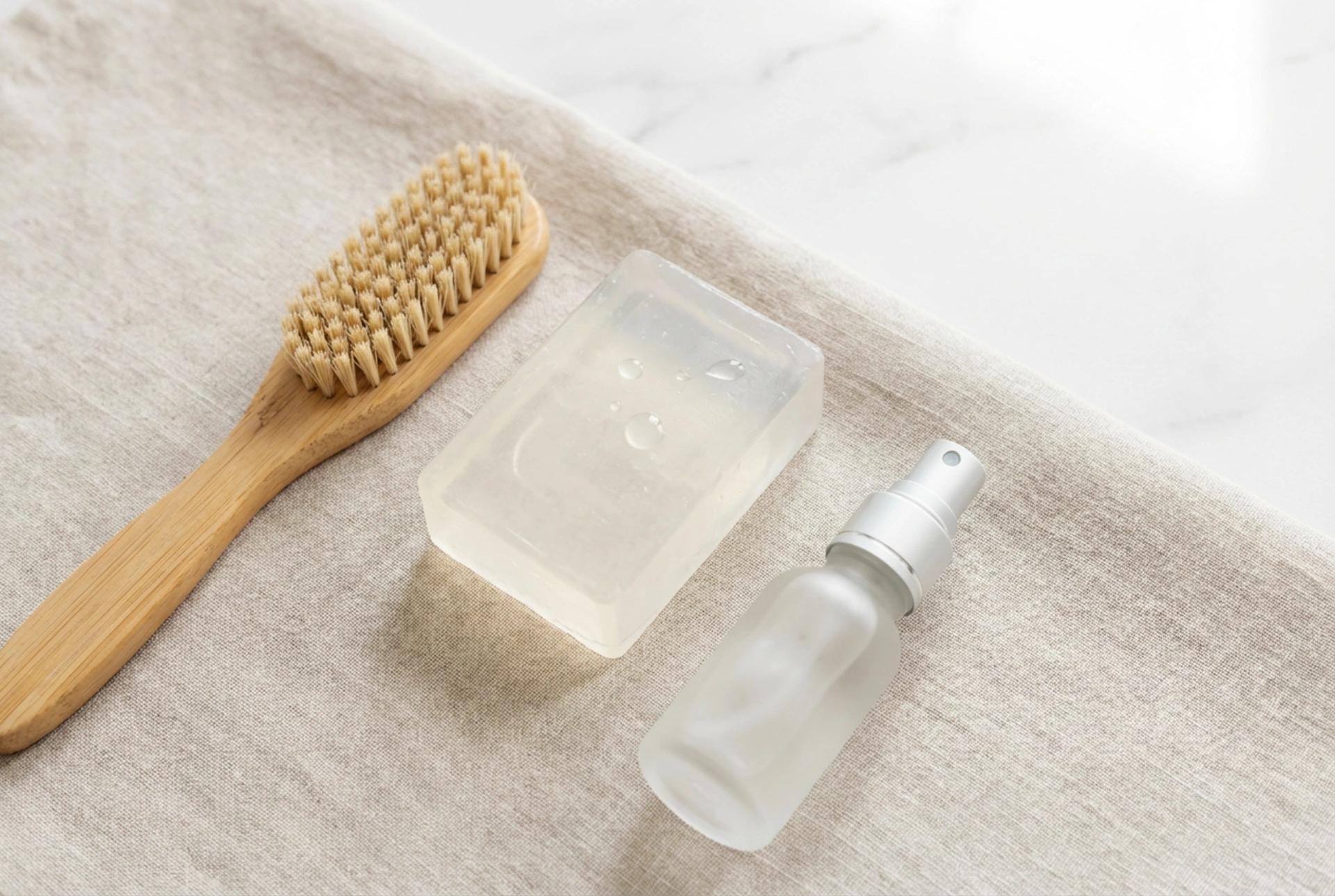 Csomómentes szappanos szemöldök: formázási technika, eszközök és tartósság