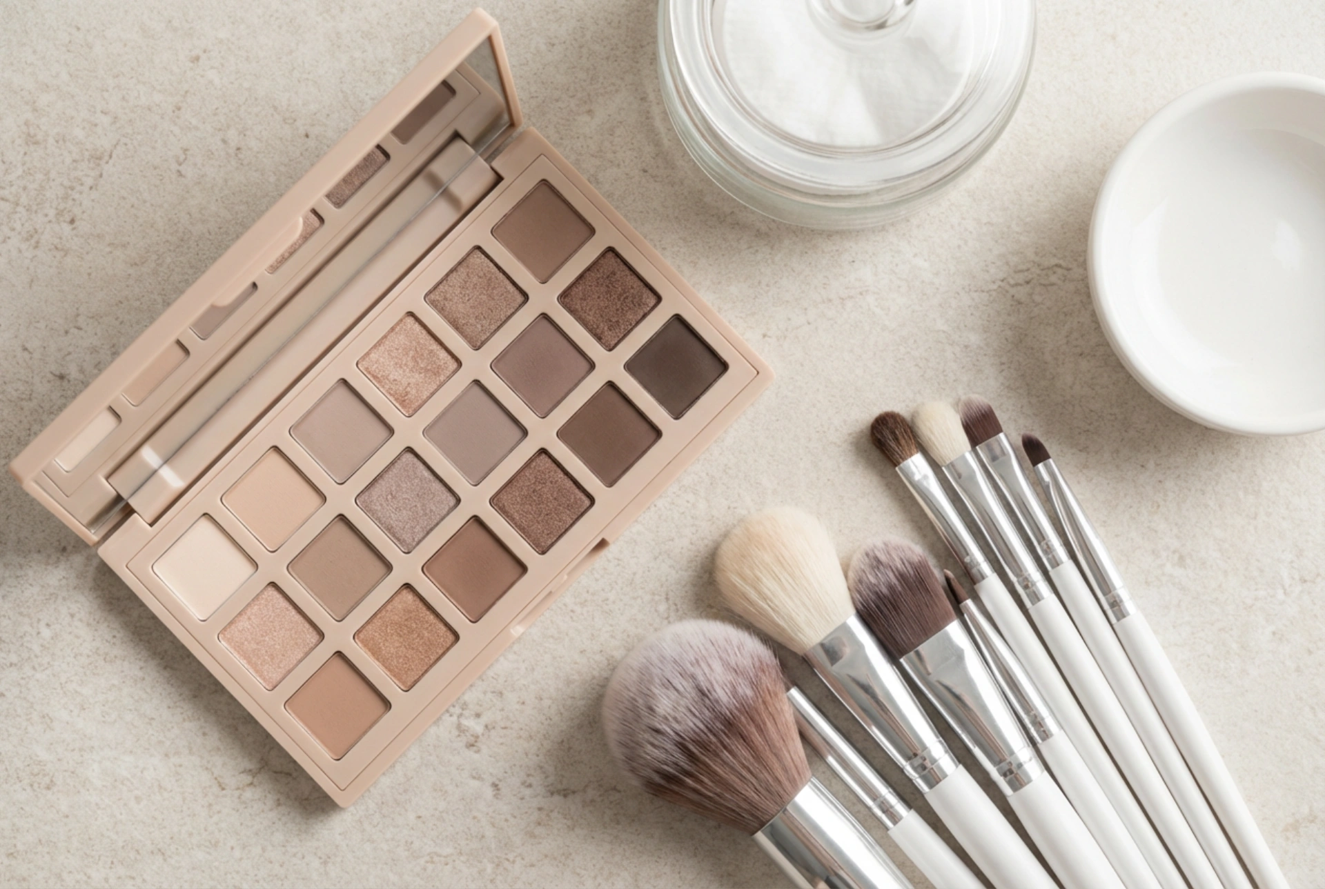 Szemfestés alapjai: szemformák, satírozási technikák és hibák